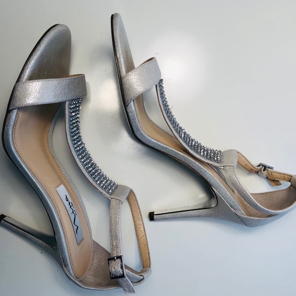 Cream/Silver Heels - Picture 3 of 6